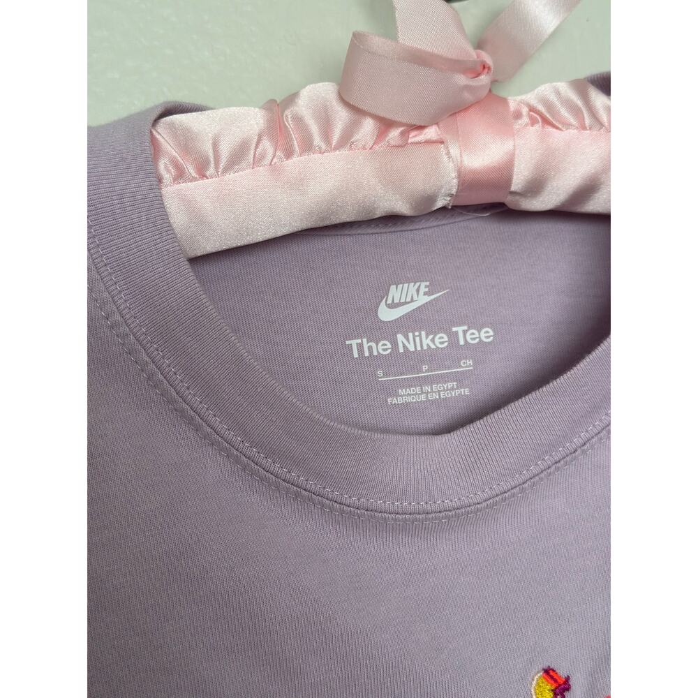 Nike S Logo Twist glow in the dark logo oversized t-shirt in lilac Embroidered - Picture 7 of 9